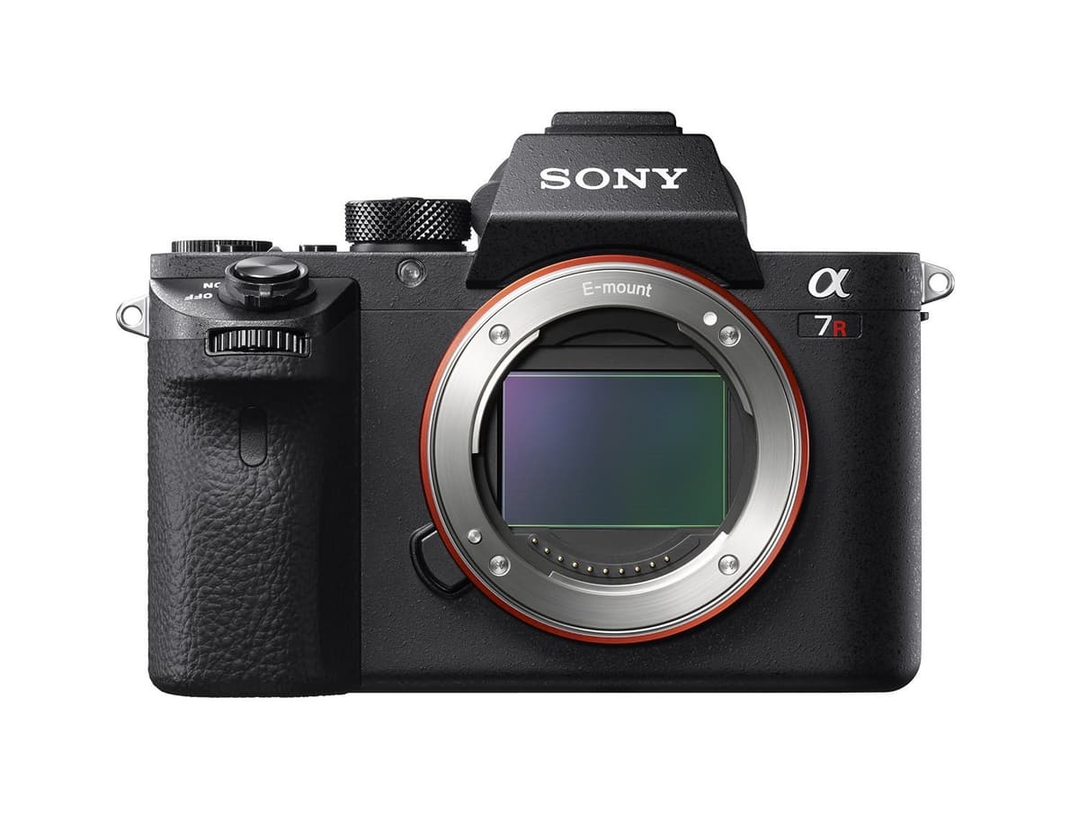 Sony Alpha a7R II ILCE7RM2/B Cámara Mirrorless Full-Frame, Solo Cuerpo, Negro, Intercambiable, 42.4MP, 4K, Estabilización 5 ejes