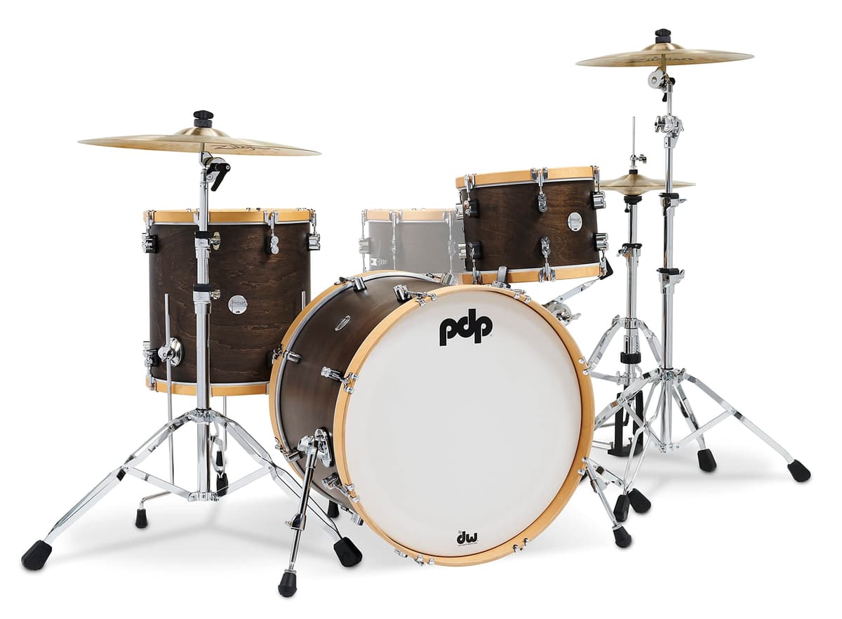 PDP Concept Classic PDCC2213WN set de batería acústica 3 piezas, bombo 22", nogal con aros naturales, pack de cascos