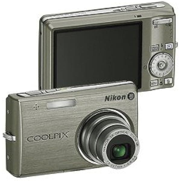 Nikon Coolpix S700 12.1MP Cámara digital con zoom óptico 3x con reducción de vibración (plata) 25581