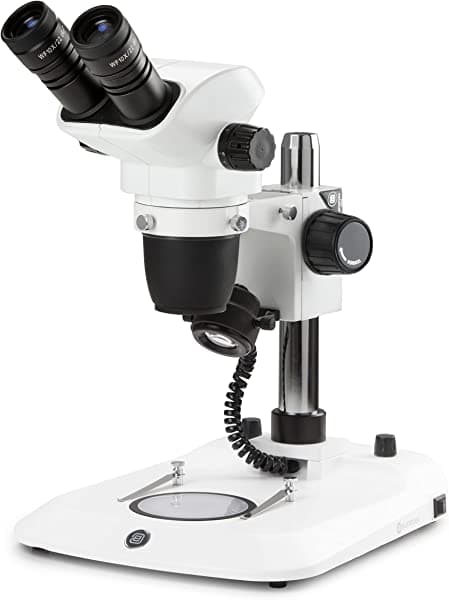 AmScope NexiusZoom - Microscopio de zoom estéreo binocular de 0, 67 x 4,5 X, aumento de 6,7 x 45 x, soporte de pilar, incidencia y transmisión de 3 W LED