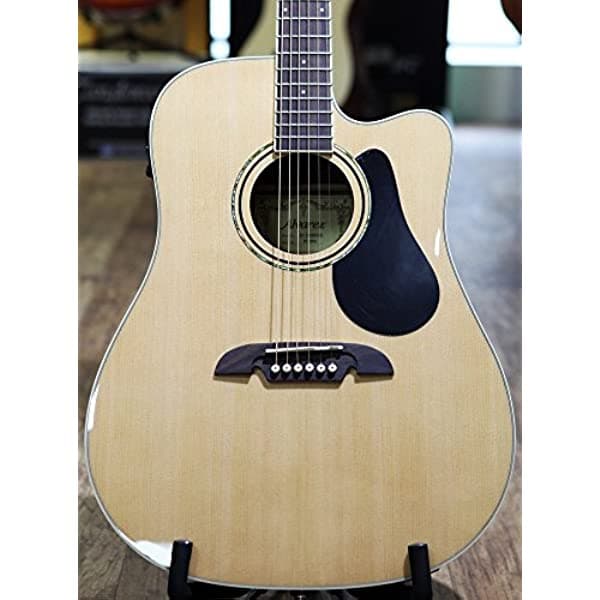 Alvarez RD26CE Guitarra electroacústica con cutaway y funda acolchada de lujo