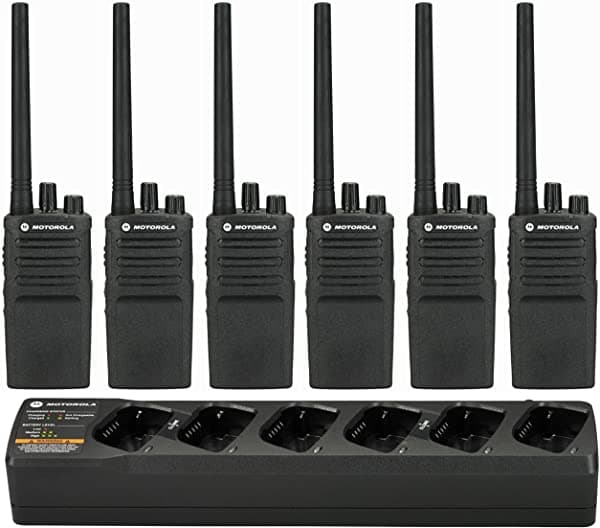 6 Motorola Rmv2080 - Vhf 2 W 8 Canales Radios Y 1 Motorola Pmln6384 6 Cargador De Radio (Negro)