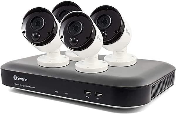 Swann Sistema De Seguridad De 8 Canales Sistema De Cámara De Seguridad 4K Con 2Tb Dvr Asistente De Google 4 Pro-4Kmsb Y 2 Cámaras De Seguridad Pro-4Kmsfb 4K Cámaras Poe SWDVK-855804-US