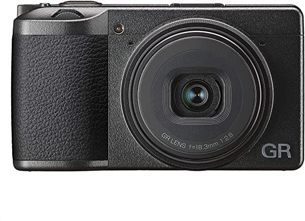 RICOH GR III Cámara Digital Compacta 24 MP, Lente 28mm F 2.8 con Pantalla Táctil LCD, Negra 15039