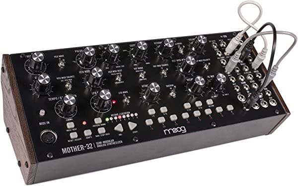 Moog - Mother-32 Sintetizador Análogo Semi-Modular Eurorack Con Secuenciador De Pasos MOD-MOTHER-32-01
