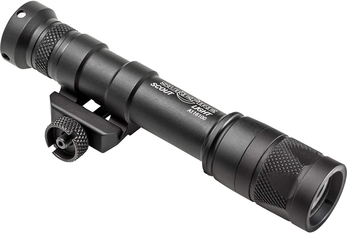 Luz Led Surefire Para Armas Series M Con Lente Tir Y Montaje Con Tornillo De Ajuste Manual M600V-B-Z68-BK