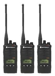 Motorola Solutions RDU4160d - Paquete de 3 Radios de Dos Vías Walkie Talkies UHF, 4W, 16 Canales, Pantalla Digital, Comerciales y Resistentes, Modelo RDU4160d-3PK