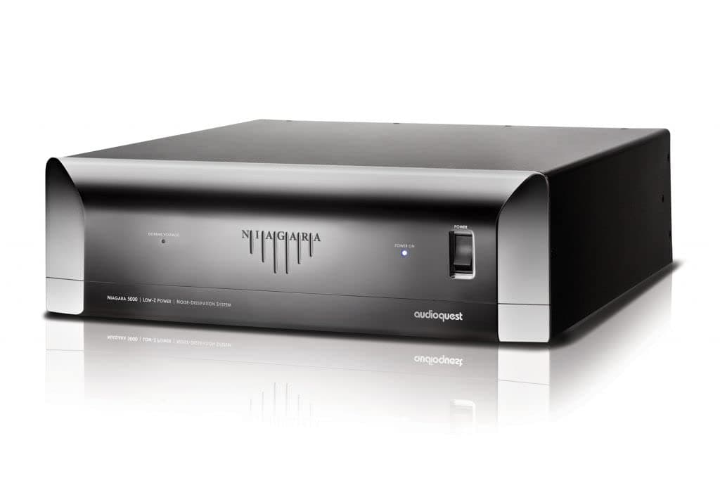 AudioQuest Niagara 5000 Acondicionador de Energía 12 Tomas con Disipación Lineal de Ruido y Protección Contra Sobretensiones No Sacrificial - Norteamérica