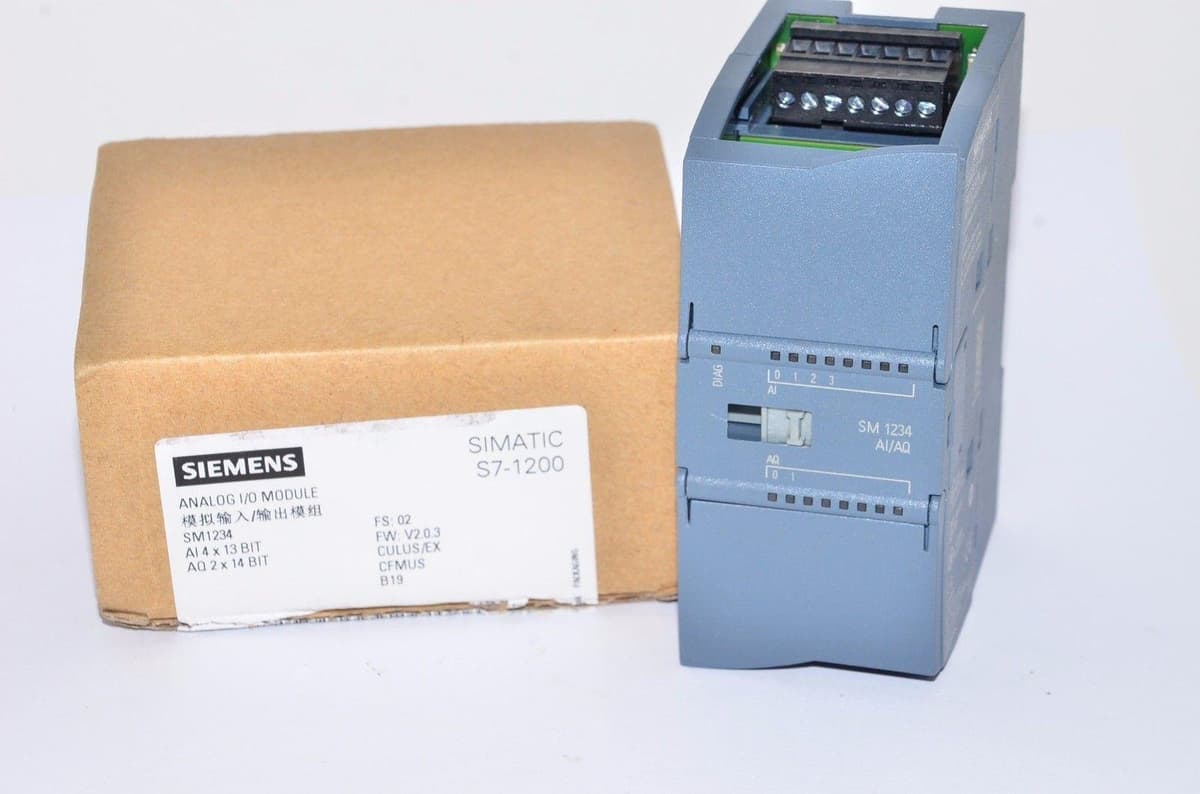 SIEMENS SIMATIC S7-1200 6ES7 234-4HE32-0XB0 Módulo 4 Entradas Analógicas / 2 Salidas Analógicas, 0-10V 14 bits o 0(4)-20 mA 13 bits, Interfaz Paralela, Montaje en Riel DIN
