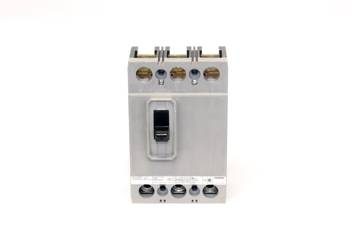 SIEMENS QJH23B150 interruptor automático 150A 3 polos 240V 22kA usado QJH serie U