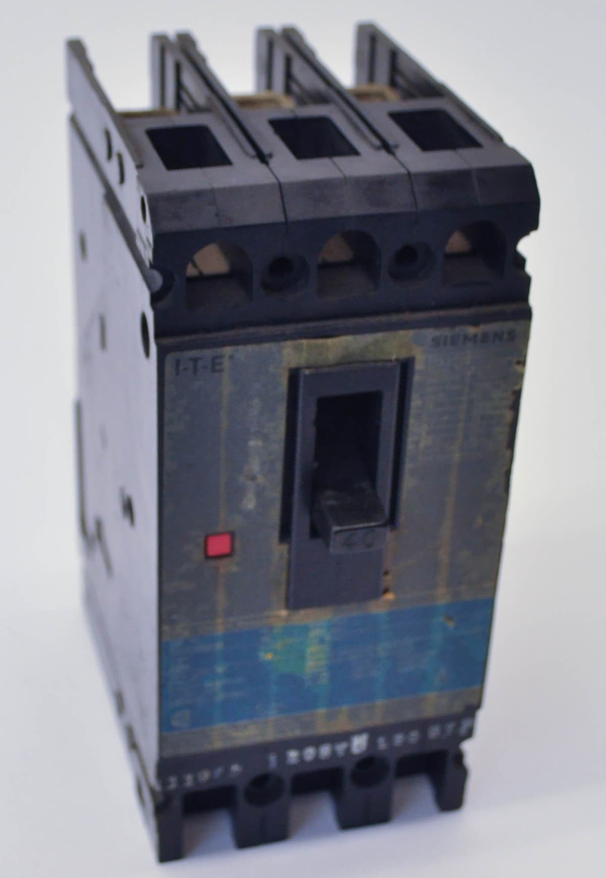 Siemens ED63A010 - Interruptor Automático (Breaker) - 3 Polos, 10A - Serie ED - Protector de Circuito, Termomagnético, Montaje en Riel/DIN, Industrial