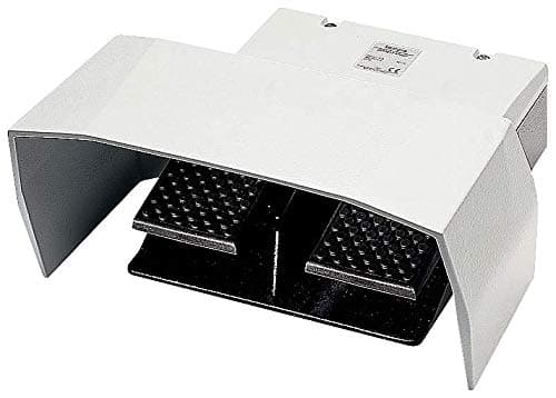 SIEMENS 3SE29321AA20 Pedalera de Seguridad, Interruptor de Pie Momentáneo, 2NO+2NC, Doble Pedal con Cubierta, No Enclavable, Gabinete Metálico IP65