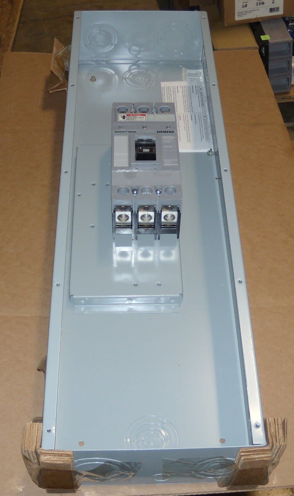 SIEMENS FXD63S250A Gabinete Tipo 1 ITE/Siemens Enclosure F6N1F con Interruptor, Caja/Armadura para Interruptor, Código FXD63S250, Uso Industrial
