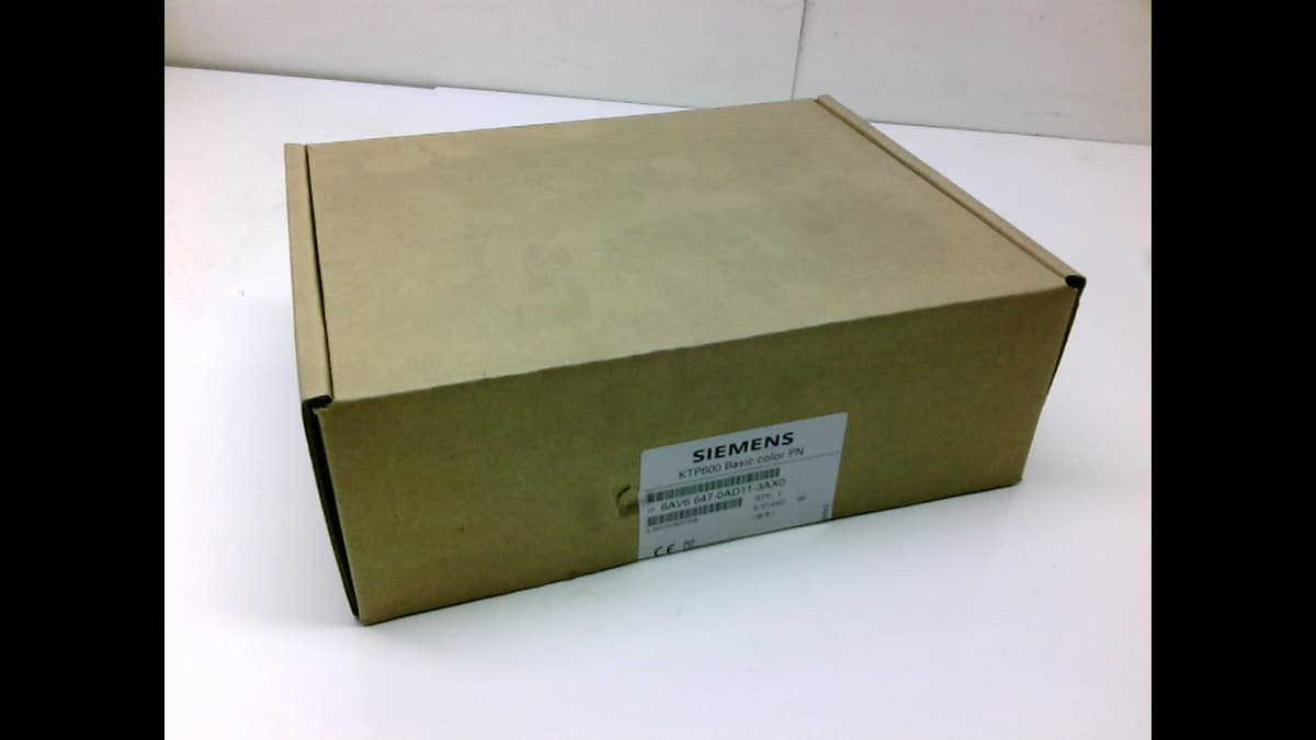 Siemens SIMATIC HMI 6AV6647-0AD11-3AX0 KTP600 Panel Básico, Resolución 320x240, Interfaces RS-485 y RJ45 Ethernet, Pantalla Táctil 5.7", HMI Industrial
