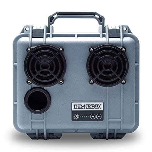 DemerBox: Parlantes Bluetooth resistentes, portátiles e impermeables para exterior. Sonido potente, bajos profundos, 40+ h de batería, caja seca + carga USB, modo fiesta multipareado. Construidos para durar (Jetport Silver, DB2) DB2-1300-SLV