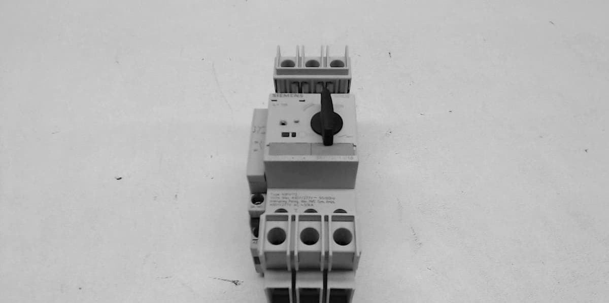 Siemens 3RV17 21-1JD10 Interruptor automático 10A, disparo instantáneo 130A, capacidad de cortocircuito 50kA