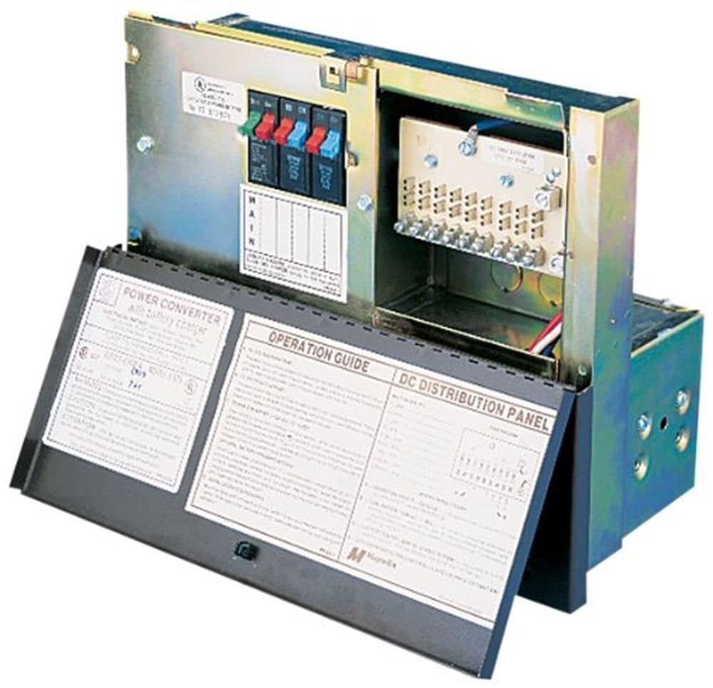 Parallax Power Components 8345TC Centro de Potencia con Convertidor DC de 45A