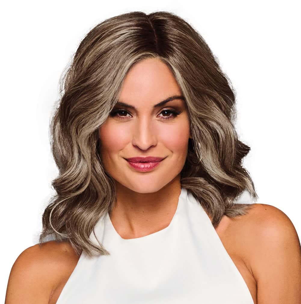 Hair u wear Raquel Welch Bella Vida peluca ondulada en capas, 100% anudada a mano, a los hombros, casquete Petite-Average, RL10/22SS Iced Cappuccino