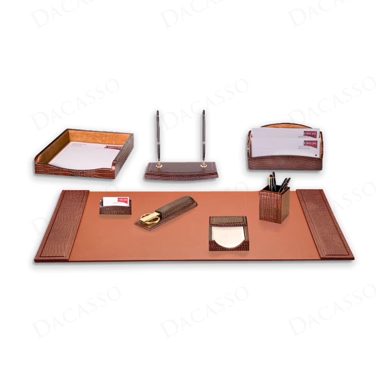 Dacasso Set de escritorio de lujo 8 piezas con relieve cocodrilo en cuero marrón y protector de superficie DF-2012