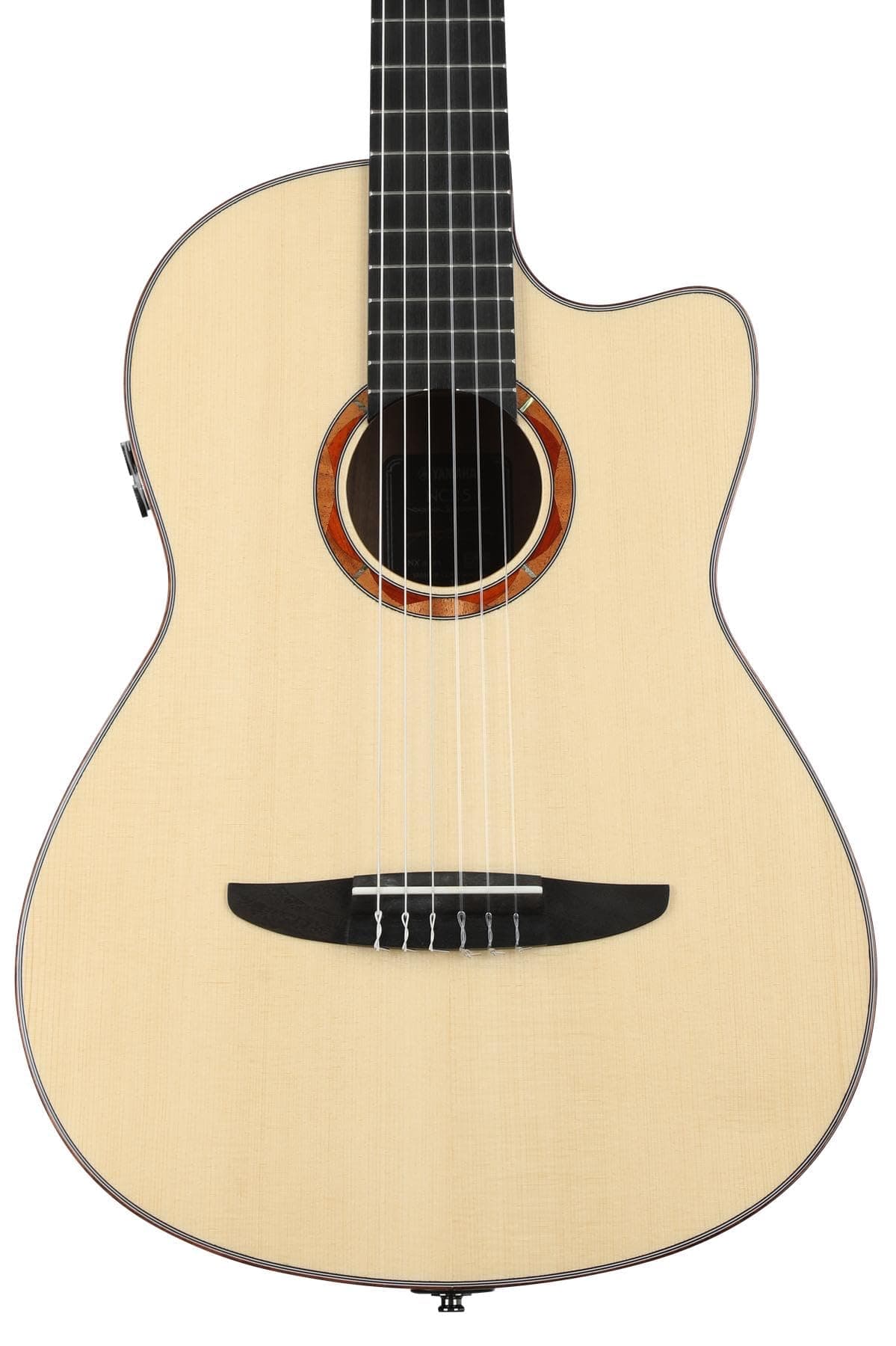 Guitarra clásica electroacústica Yamaha NCX5 NT con cutaway y funda (Natural)