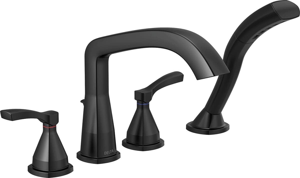 Grifo para tina tipo romano Delta Stryke con ducha de mano, acabado negro mate T4776-BL