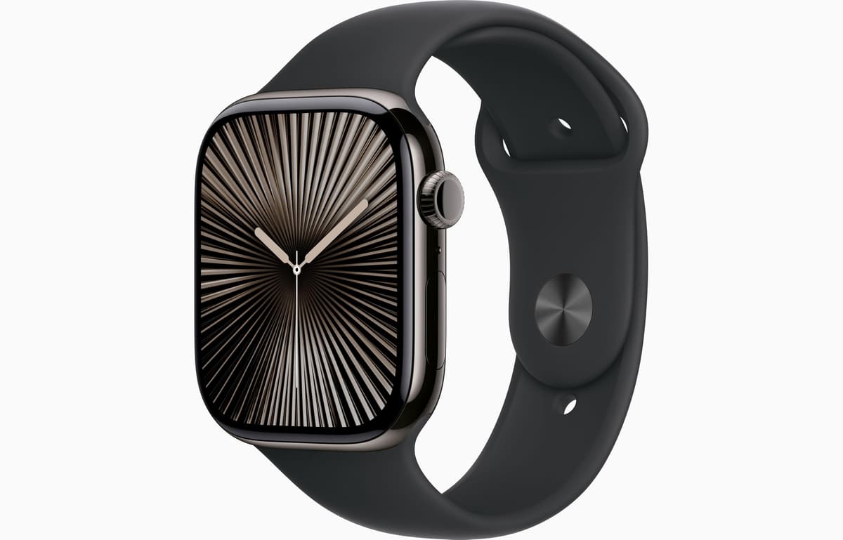 Apple Watch Series 10 [GPS, 42 mm] - Caja de titanio pizarra con correa deportiva negra, S/M (Reacondicionado) A3001