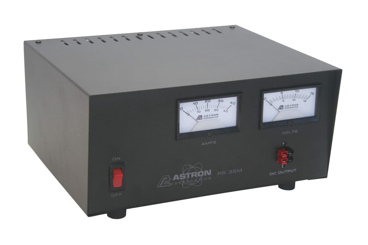 Fuente de alimentación Astron de 35 A con medidores RS-35M