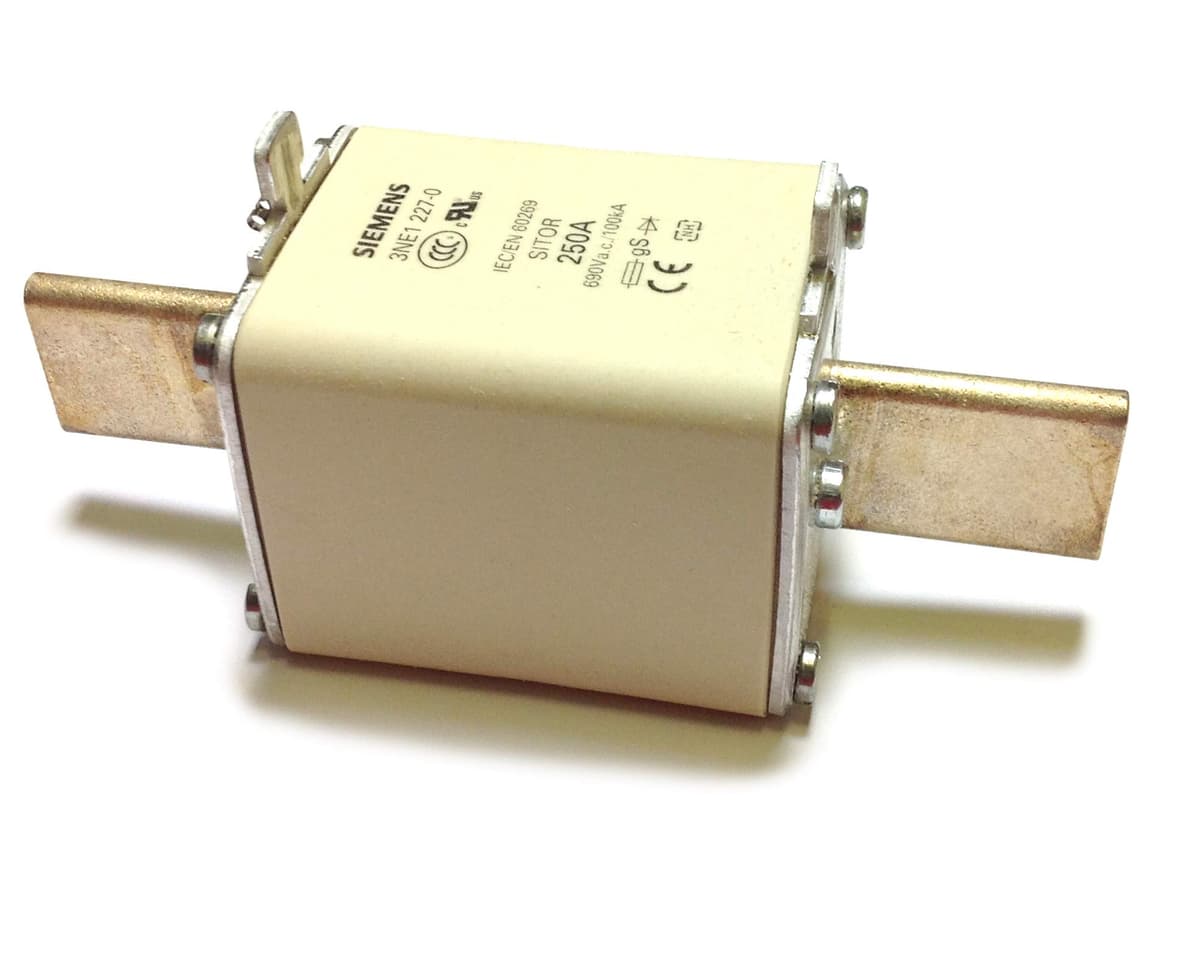 3NE1227-0 | SIEMENS SITOR fusible con contactos tipo hoja, NH1,250 A, 690 V AC / 250 V DC