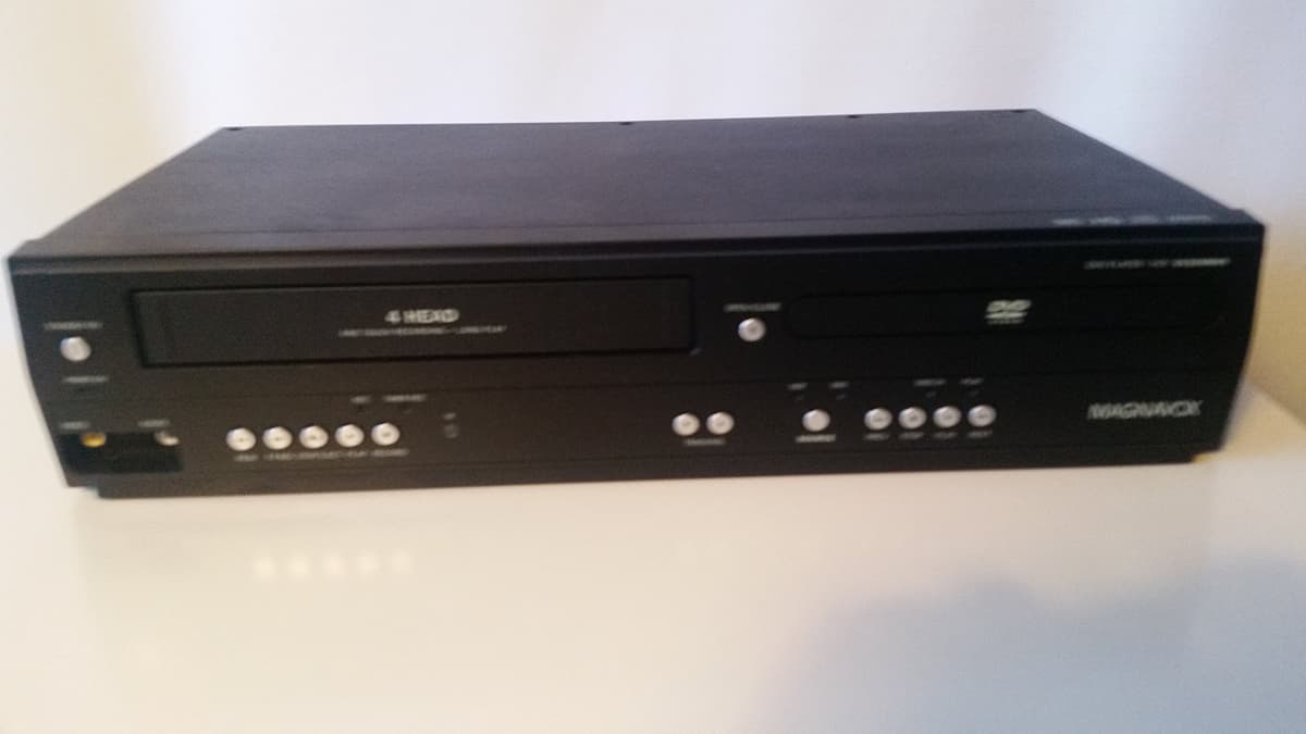 Reproductor de DVD Magnavox DV220MW9 con VCR combo sin sintonizador, reacondicionado - MAGNAVOX