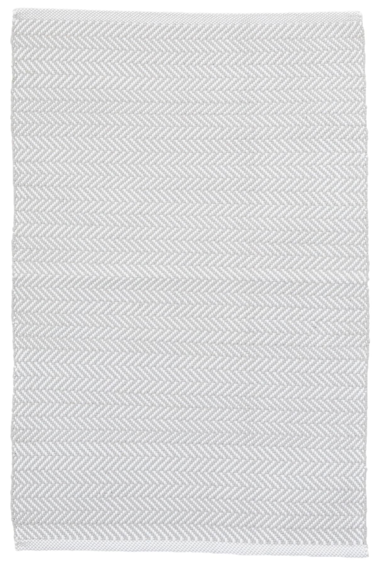 Dash & Albert Herringbone Pearl Grey/White Handwoven Indoor/Outdoor Rug, 7.5 x 9.5 ft, Grey/White Geometric Pattern DA287-810