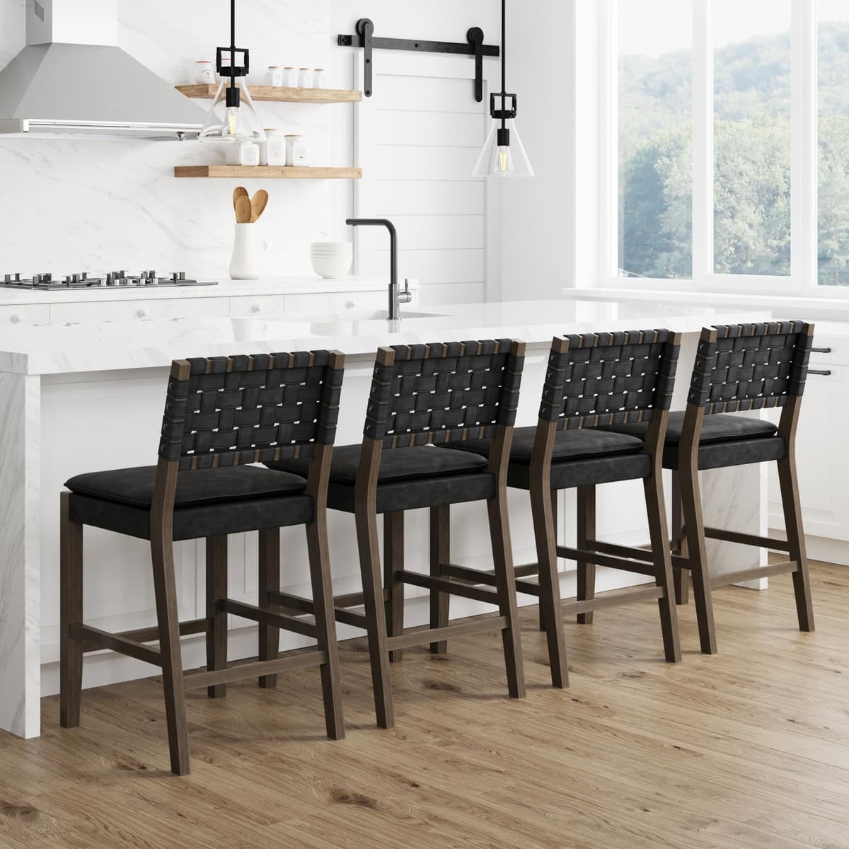 Nathan James Cohen Taburete de bar de cuero de estilo moderno de mediados de siglo, silla de altura de mesada con marco de madera maciza con reposapiés y respaldo de cuero tejido para cocina, Negro, Juego de 4 24503-4