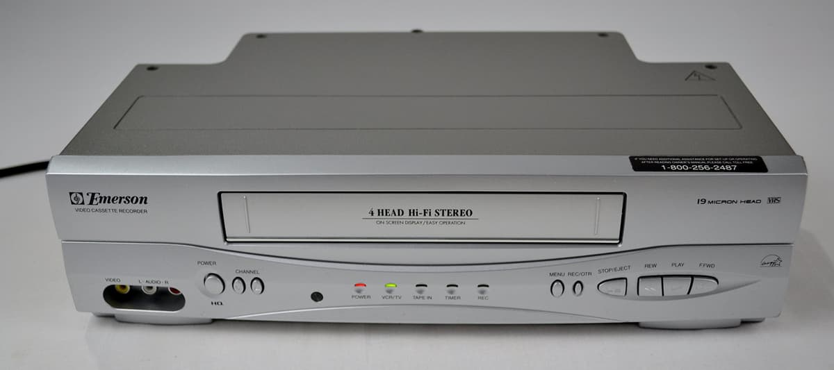 Emerson EWV603 Reproductor/Grabador de Video (VCR) Estéreo HIFI de 4 Cabezas con Menú en Pantalla y Cabezas de 19 Micrones
