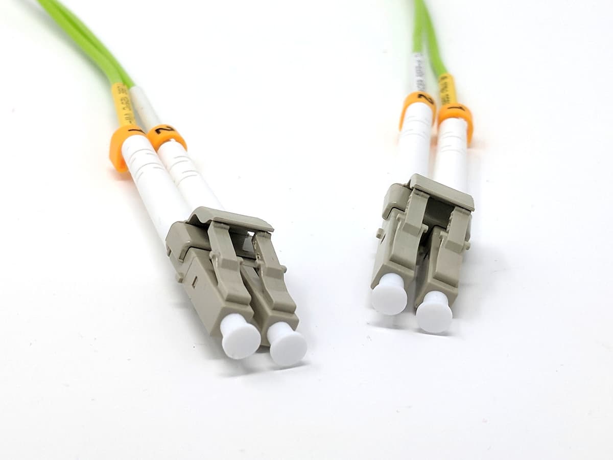 Ultra Spec Cables Cable óptico multimodo dúplex OM5 100 Gb 100 metros (50/125) - LC a LC - Verde lima US-100GB-LC-LC-LIM-100M