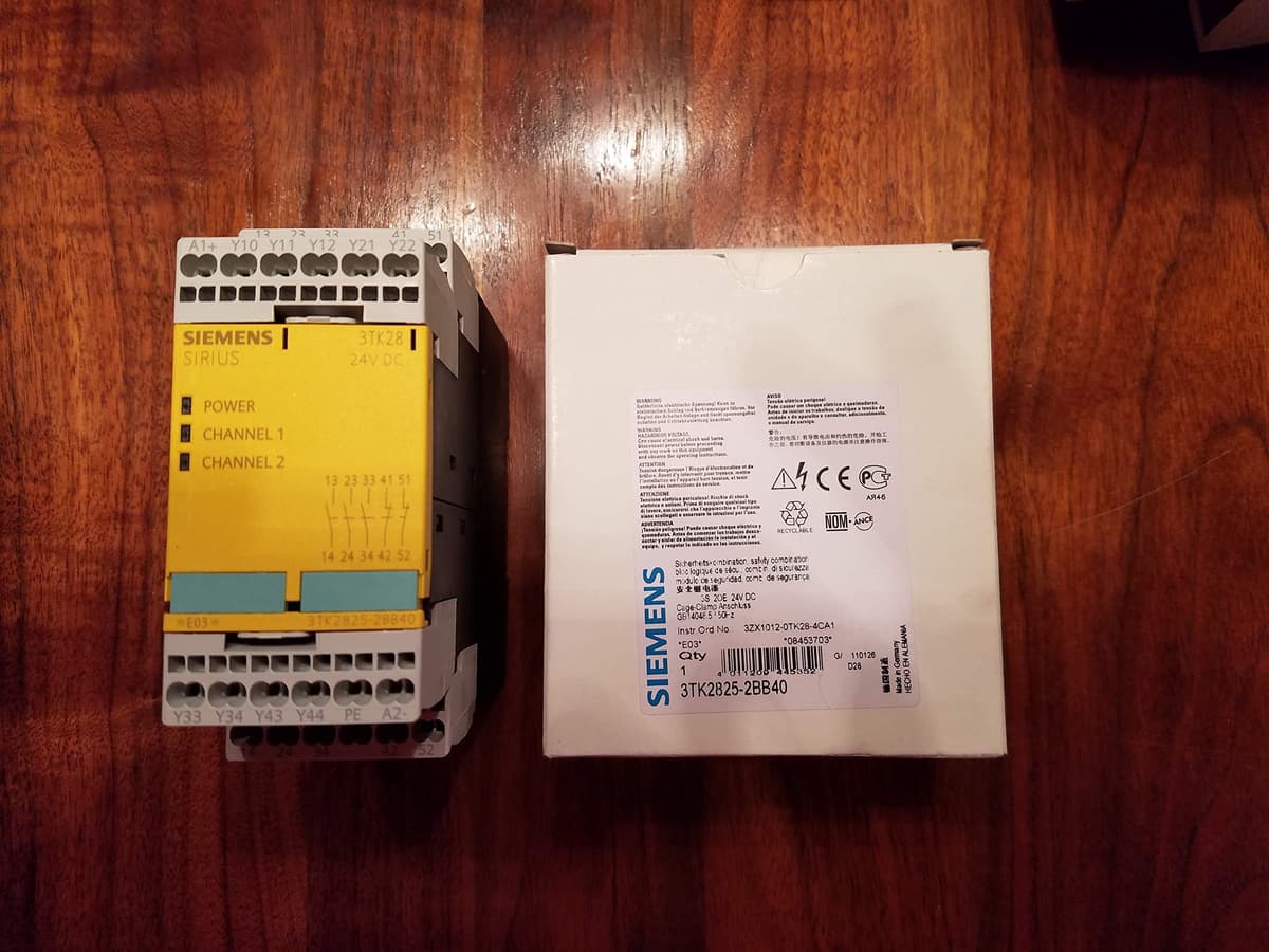 Siemens 3TK28 25-2BB40 Safety Relay - 24VDC, arranque automático/monitoreado, 3 NO habilitantes y 2 NC señal