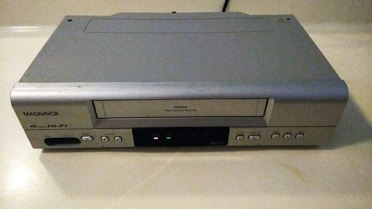 Magnavox MVR650MG Grabadora VCR Hi-Fi de 4 cabezales