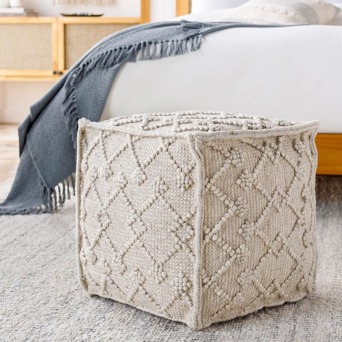 Mark&Day Pouf Ottoman Lanzendorf - Puff cúbico bohemio blanco 18"x18"x18" AAAB0460-LANZENDORF-181818