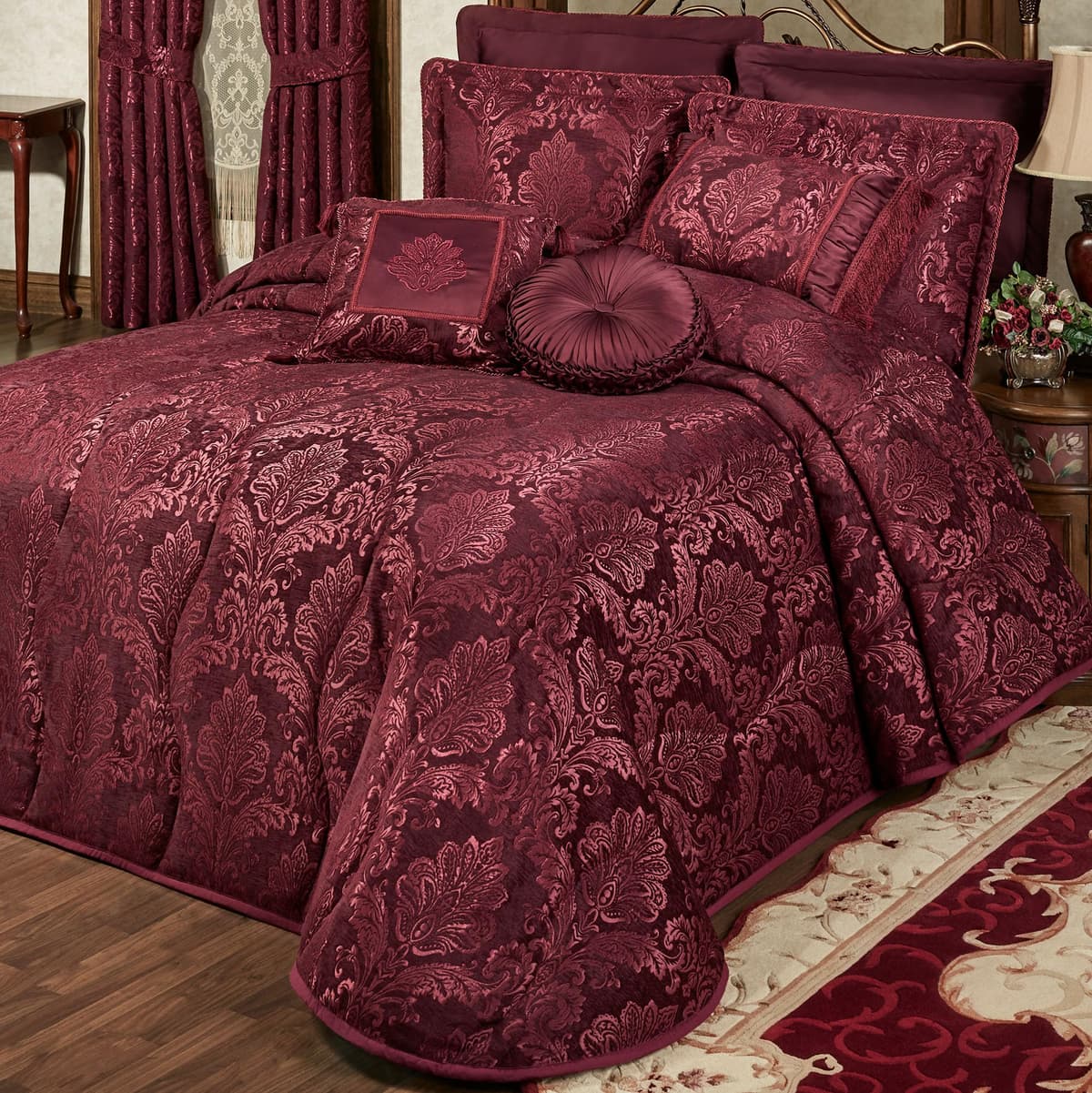 Touch of Class Camelot Luxury Bedding juego King 6 piezas, damasco satinado mate en chenille jacquard color burgundy