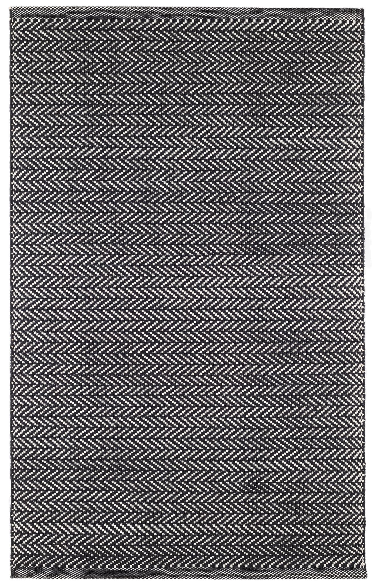 Dash & Albert Alfombra Herringbone Black/Ivory Indoor/Outdoor 7.5 x 9.5 ft DA971-810