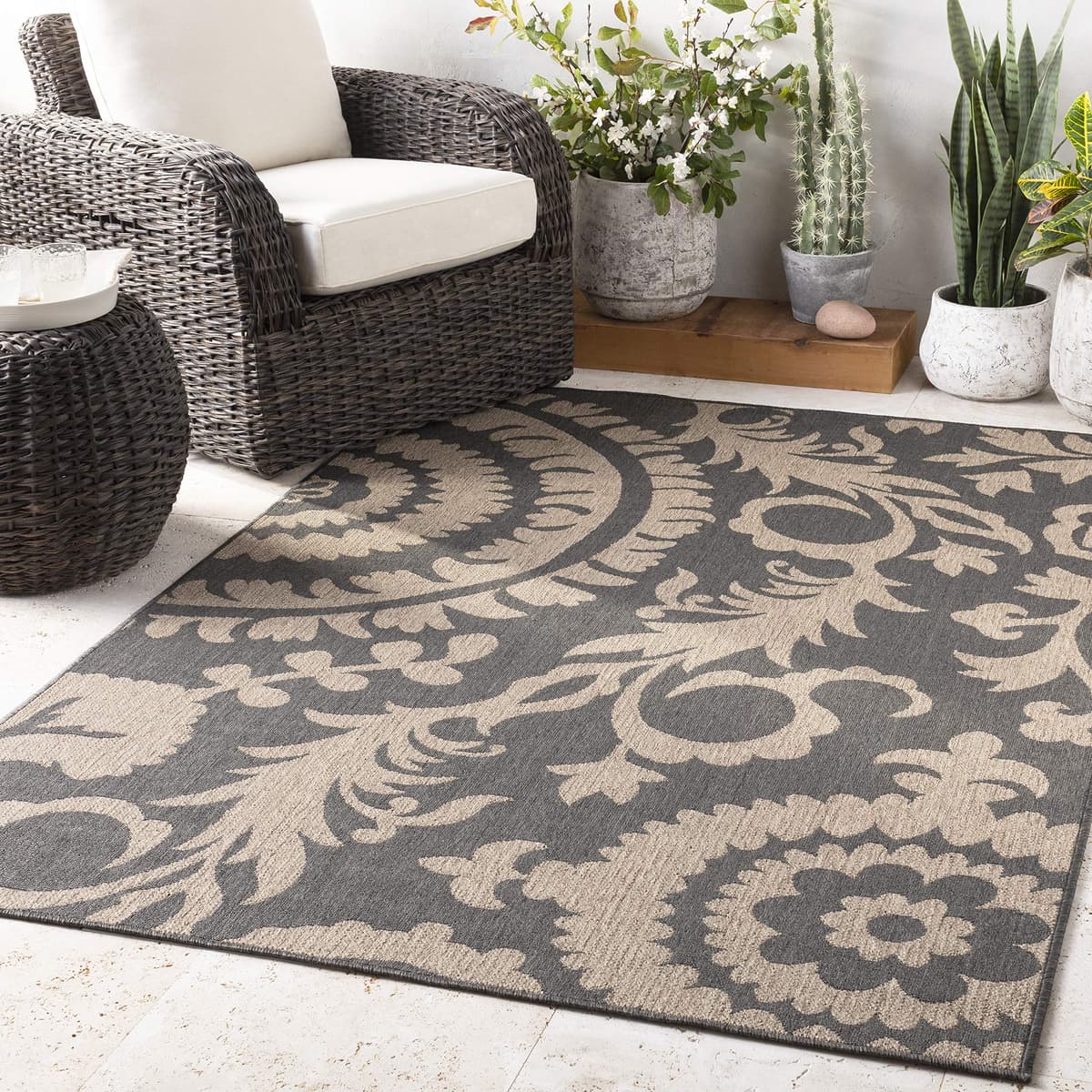 Artistic Weavers Alysia Alfombra interior/exterior gris y beige 8'9" cuadrada Alysia9615-89SQ