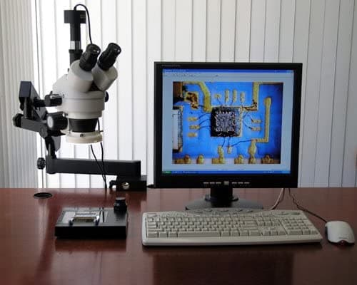 AmScope SM-6TPZ-64S-5M digital profesional microscopio trinocular con zoom y control de enfoque, oculares WH10X, estéreo simultáneo, zoom de aumento 35X-90X, lente 0.7X-4.5X, luz anular LED de 64 bombillas, soporte de brazo articulado, 110V-240V, incluye lentes Barlow 0.5X y 2.0X y cámara de 5 MP con lente de reducción y software