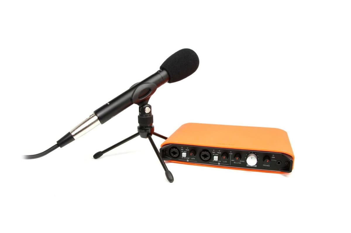 Tascam iXRTP Interfaz de Audio iXR con Funda Protectora y Micrófono de Condensador TM-60 TrackPack