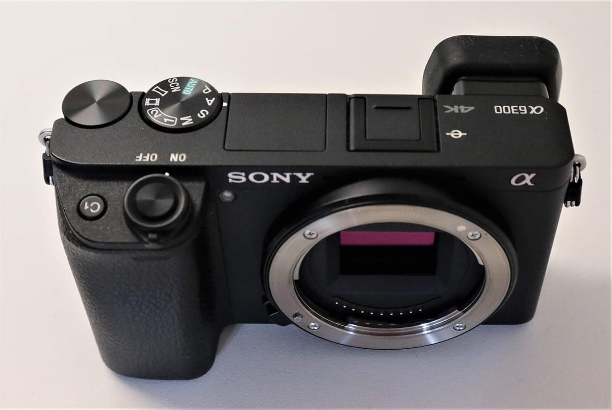 Sony Alpha a6300 Cámara Mirrorless Digital (Solo Cuerpo, Negro) | 24.2MP, 4K, Enfoque Automático Rápido, Wi-Fi/NFC, E-mount