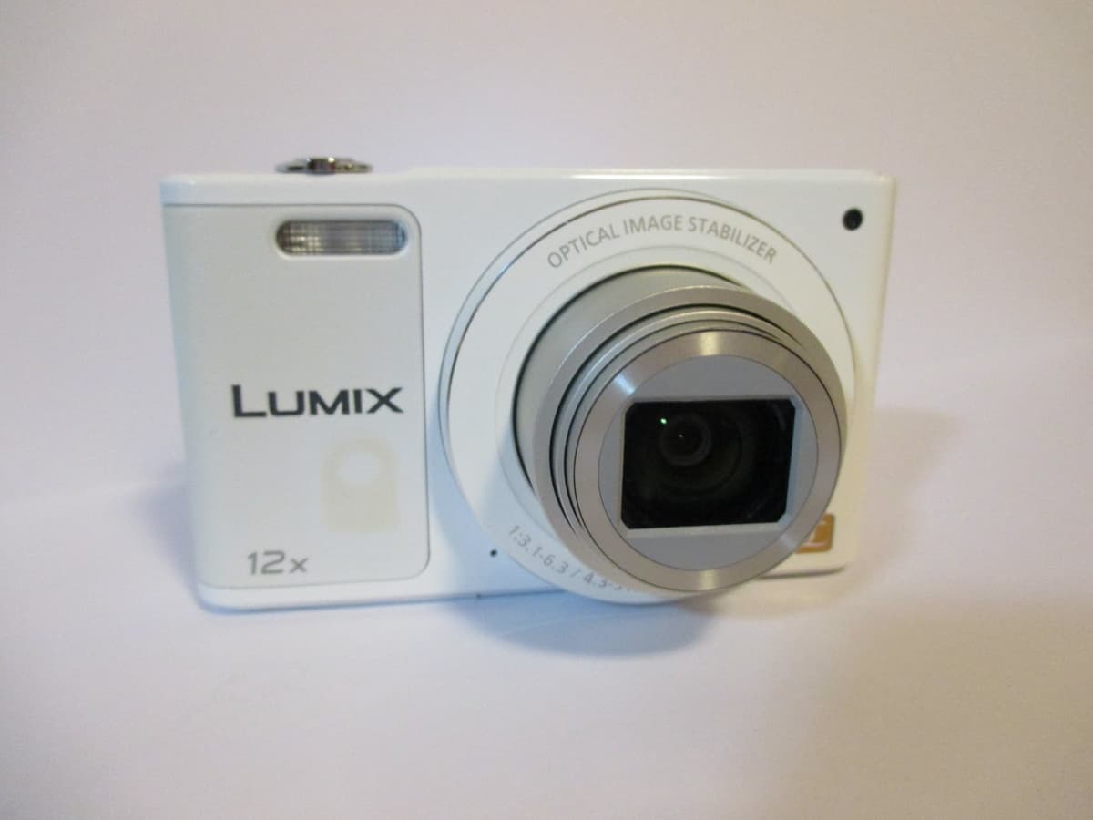 Panasonic LUMIX DMC-SZ10-W cámara digital compacta blanca, zoom óptico, pantalla abatible, Wi-Fi - Versión Internacional (sin garantía)