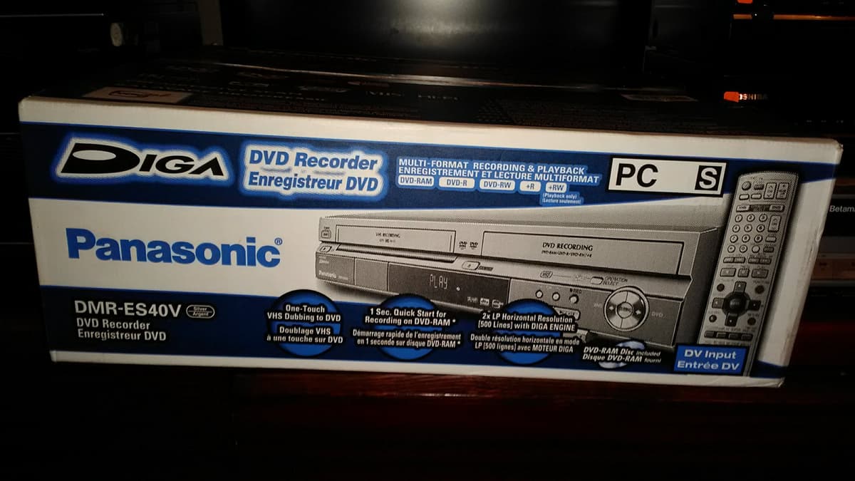 Panasonic DMR-ES40VS Grabadora VHS/DVD Plateado, Conversor VHS a DVD, Duplicación, S-Video, DV FireWire, HDMI/Component, Reproductor DVD, Control Remoto