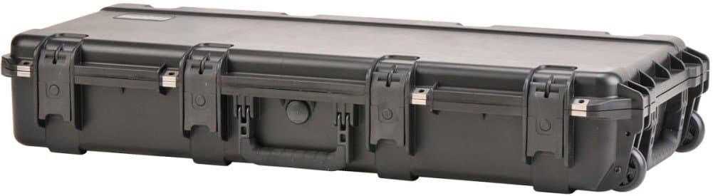 SKB iSeries 3i-3614-6B-L maleta rígida impermeable con espuma por capas, ruedas en línea, orificios para candado con protector de acero inoxidable
