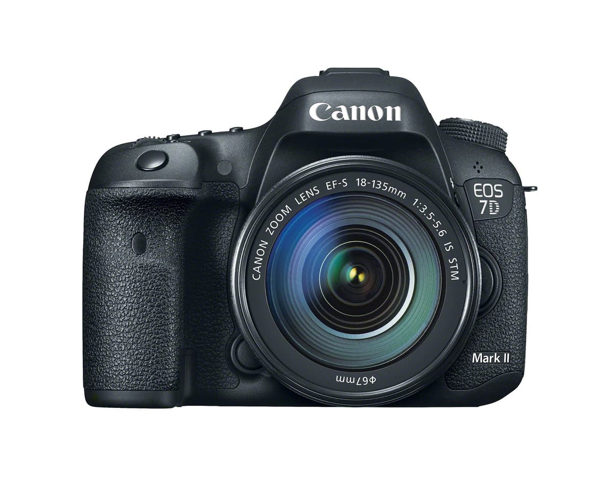 Canon EOS 7D Mark II cámara réflex digital DSLR con lente 18-135mm IS STM 9128B016