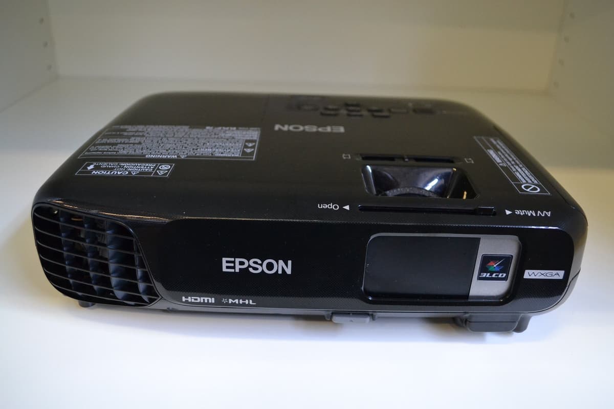 Epson EX7230 Pro proyector 3LCD WXGA HD panorámico, 3000 lúmenes color y 3000 lúmenes blanco