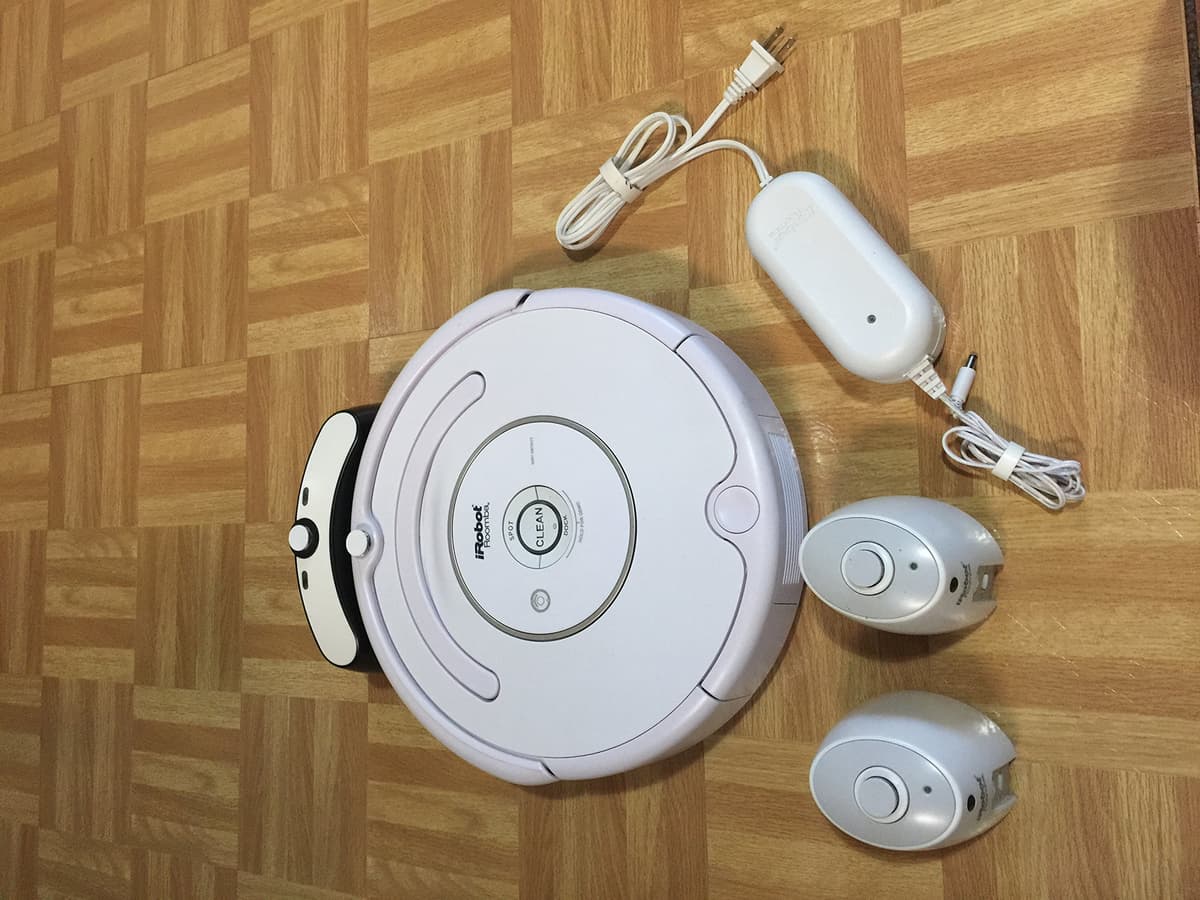 iRobot Roomba 530 Robot Aspirador automático para pisos y alfombras, color blanco