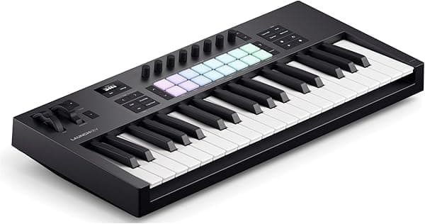 Novation Launchkey 37 MK4 - Teclado Controlador MIDI USB Compacto de 37 Teclas con Integración DAW. Modo de Acordes, Modo de Escala, 8 Pads de Tambor y Arpegiador - Incluye Paquete de Software para Producción Musical. 815301001669