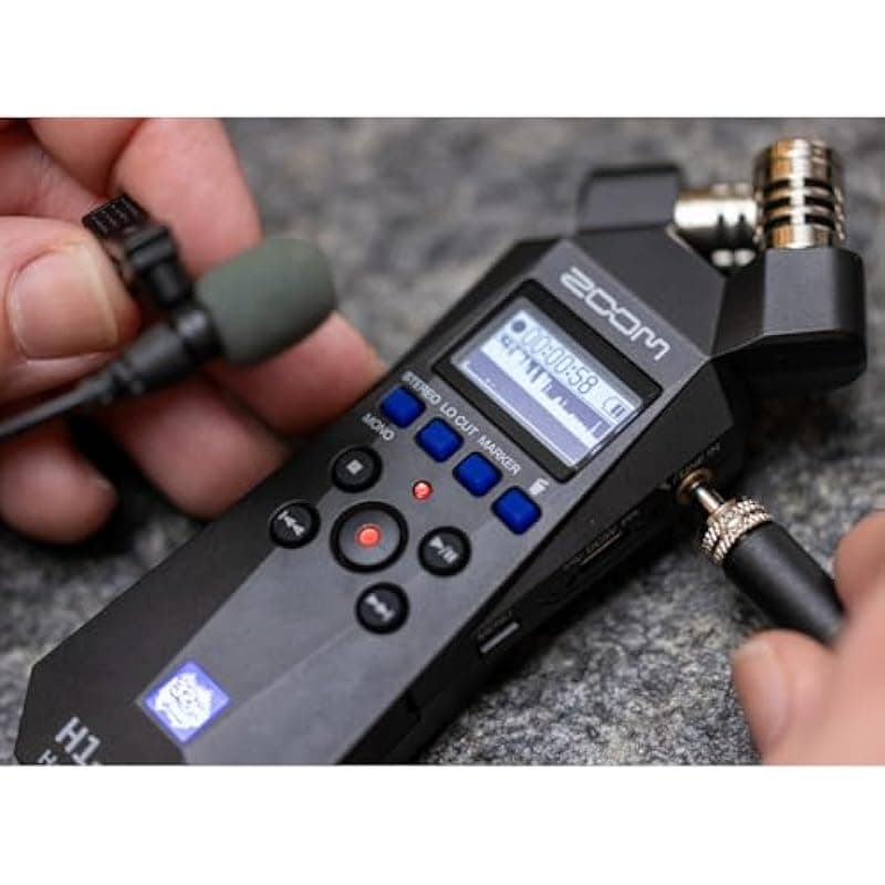 StreamEye Zoom H1essential - Grabadora de audio portátil de 2 pistas y 32 bits con micrófono Lavalier GO Lav, 5 baterías AAA, cable USB-C a USB-C y tarjeta microSD de 32 GB